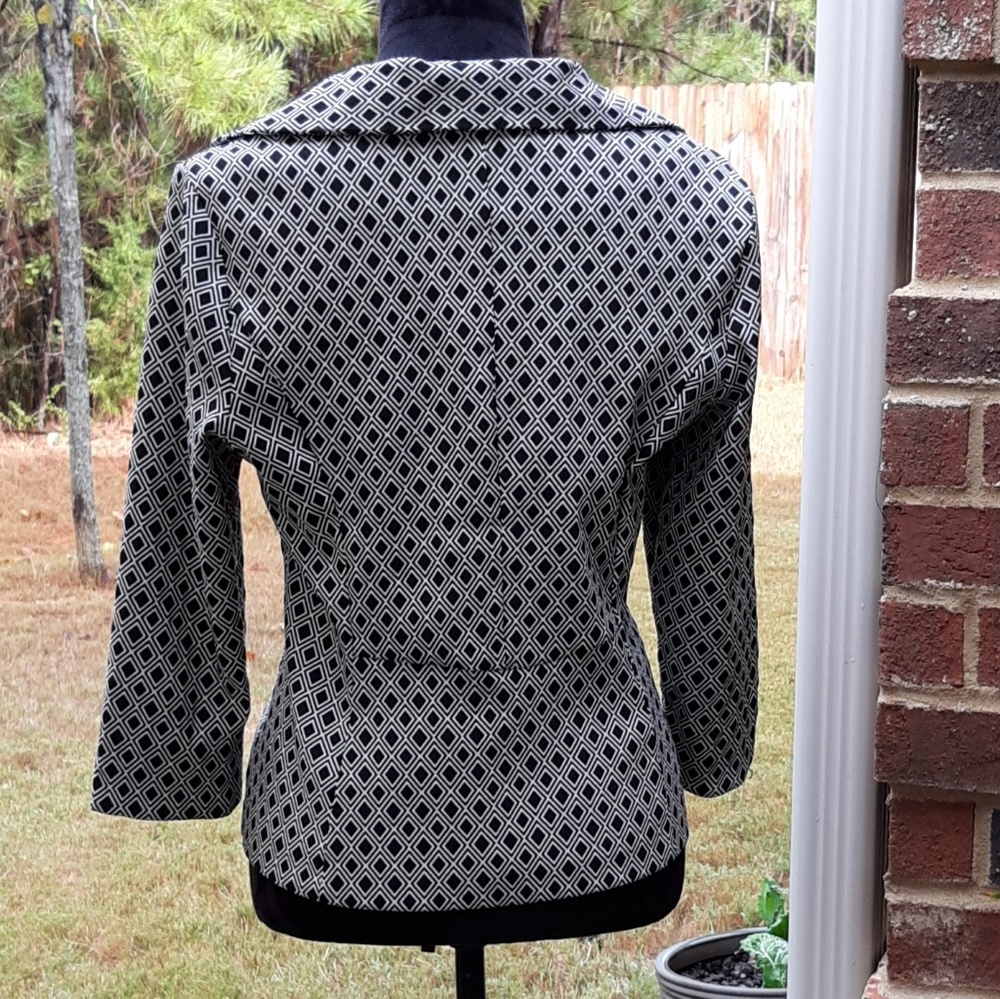 NWOT BLACK AND WHITE BLAZER - Picture 4 of 5